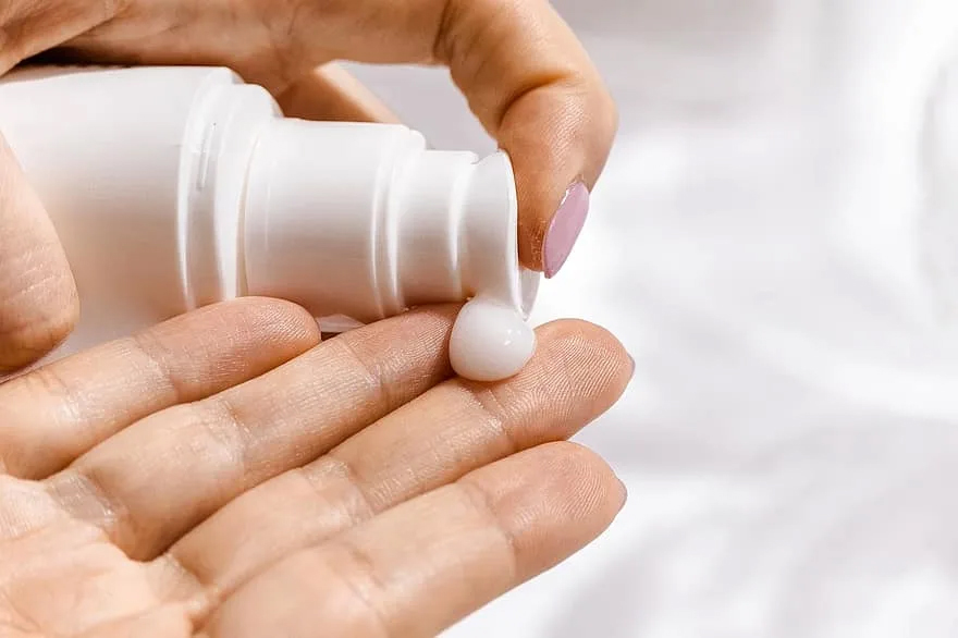 cream-lotion-hands-sunscreen-spa-skin-wellness-moisturizer-cosmetic